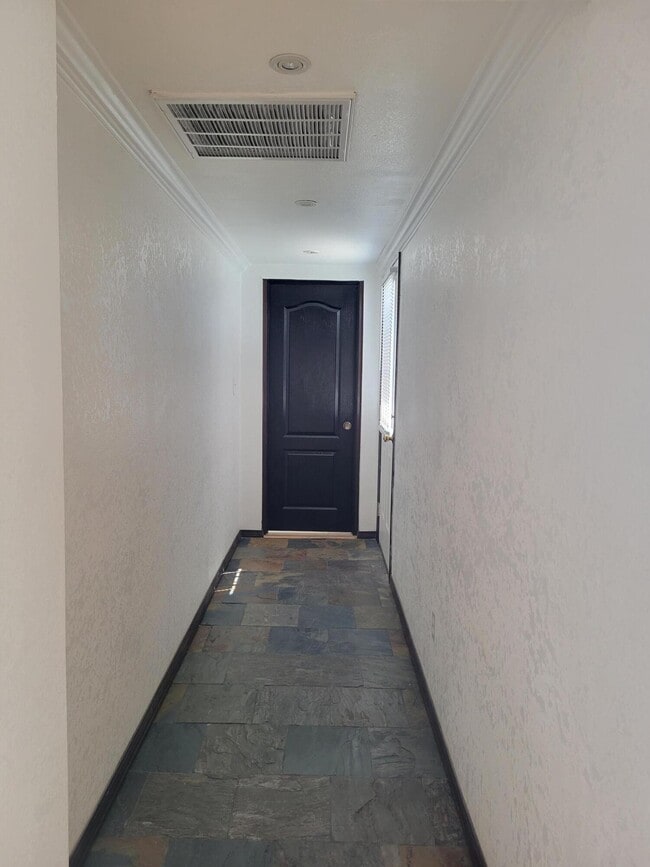Building Photo - 1514 N Stanton St