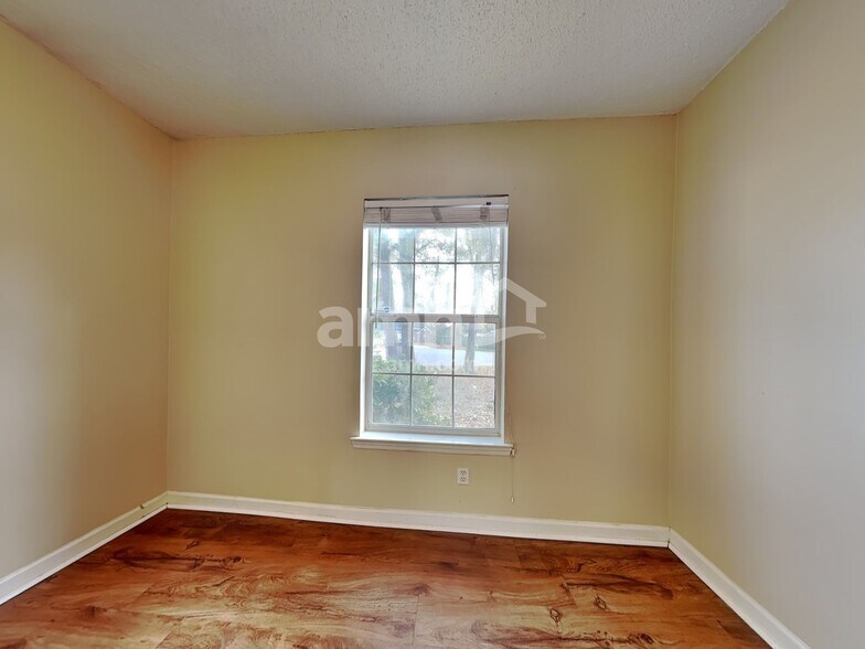 Building Photo - 3 Mallorys Ct