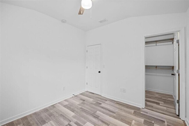 Building Photo - 4228 Laurel Creek Ct SE