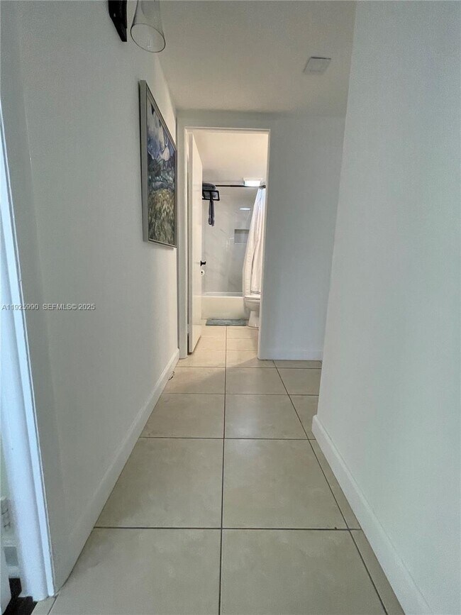 Building Photo - 10101 E Bay Harbor Dr