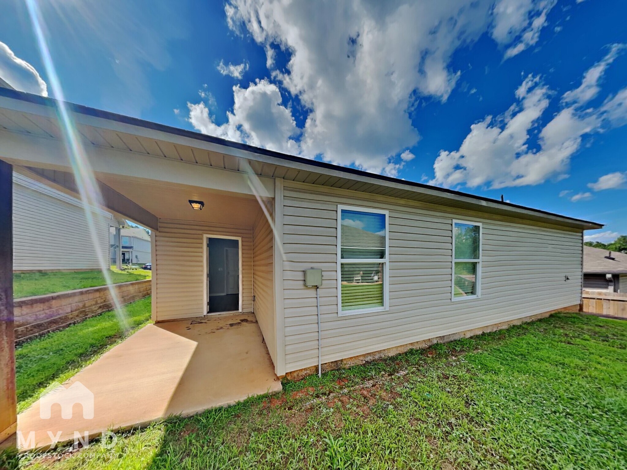 Building Photo - 245 Americana Dr