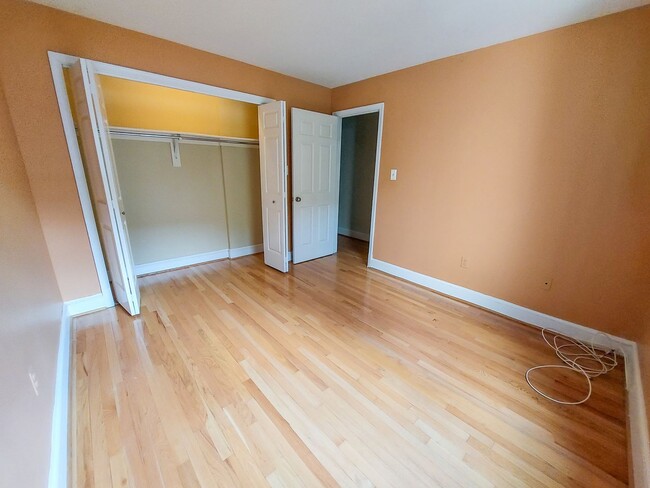 Building Photo - Quaint two-level 2br/2.5br condo for rent ...