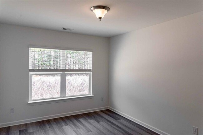 Building Photo - 3378 Skyland Dr