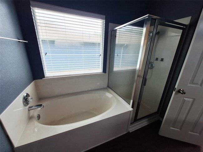 Building Photo - 325 Comal Run