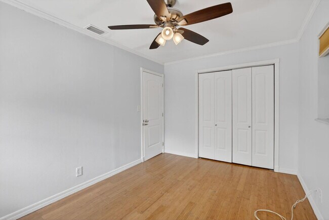 Building Photo - 5514 SW 44th Terrace