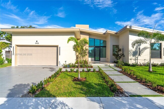 Building Photo - 3905 SW 5th St