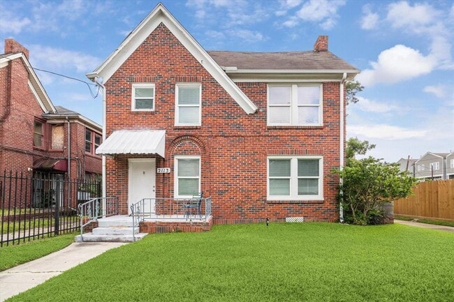 Primary Photo - 2113 Berry St
