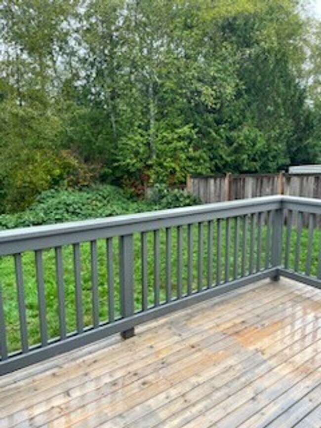 Building Photo - Lovely 3 Bedroom Recently Renovated!