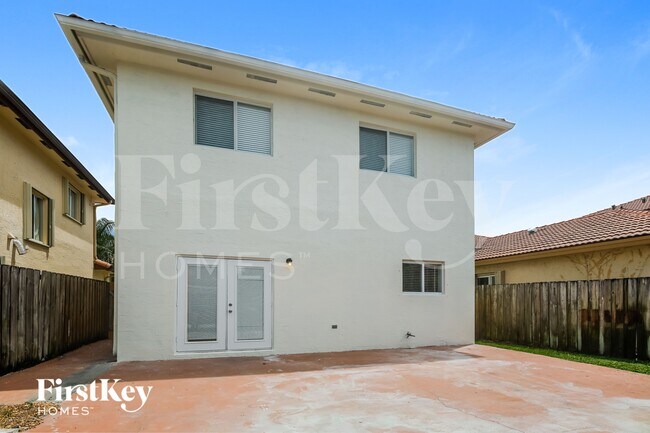 Building Photo - 2530 NE 41st Terrace