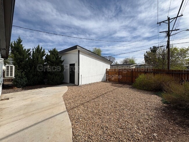 Building Photo - 2900 Pontiac St