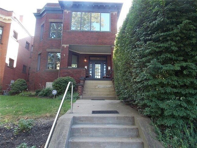 Primary Photo - 34 N Meadowcroft Ave