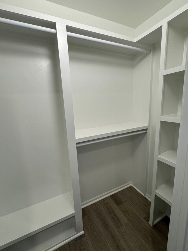 Building Photo - Beautifully Updated 1st Floor One Bedroom Condo at The Reserve at Woodbridge-Near Shopping & Medi...