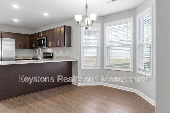 Building Photo - 206 Woodland Vly Ln