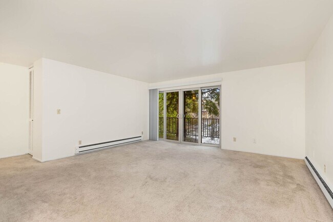 Building Photo - 1 Bedroom 1 Bath Condo in Kirkland