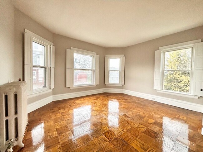 Building Photo - 732 8th St
