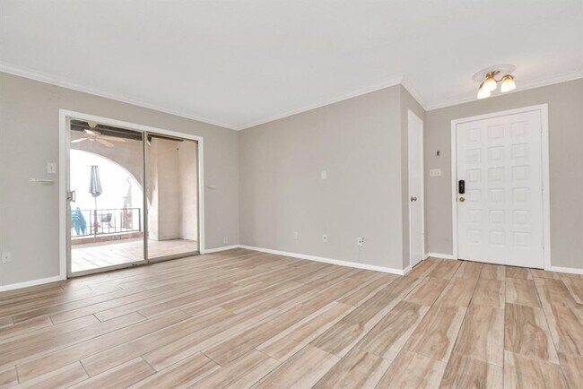 Building Photo - 2744 Briarhurst Dr