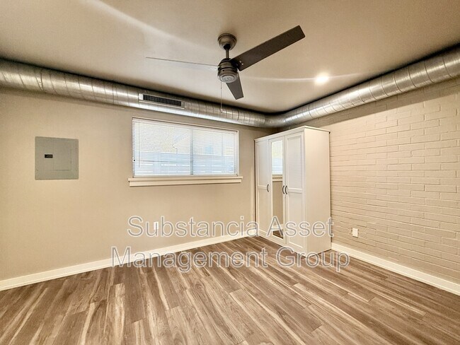 Building Photo - 2000 N Blackwelder Ave