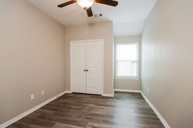 Building Photo - 18914 Sorrento Pt Dr