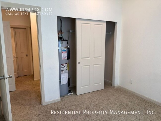 Building Photo - 11830 NW Holly Springs Ln