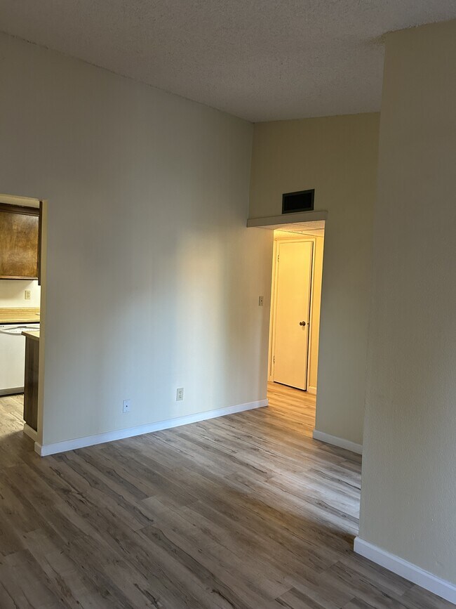 Building Photo - 1313 Floyd Ave