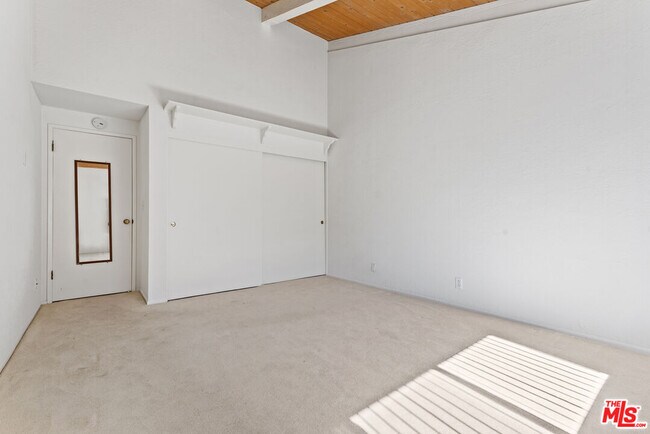 Building Photo - 106 Cresta Verde Dr