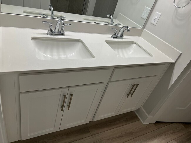 Building Photo - Coming Soon! Stunning 3/2 Rental Unit in P...
