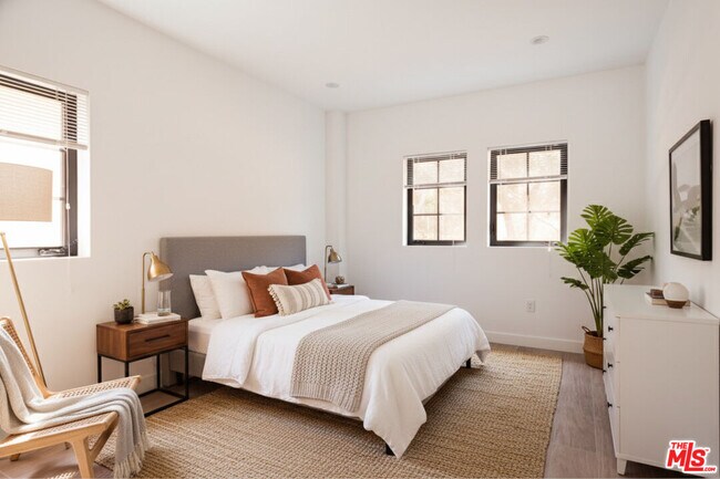 Building Photo - 1238 W 30th St