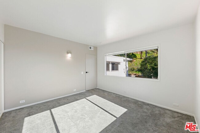 Building Photo - 1054 Enchanted Way