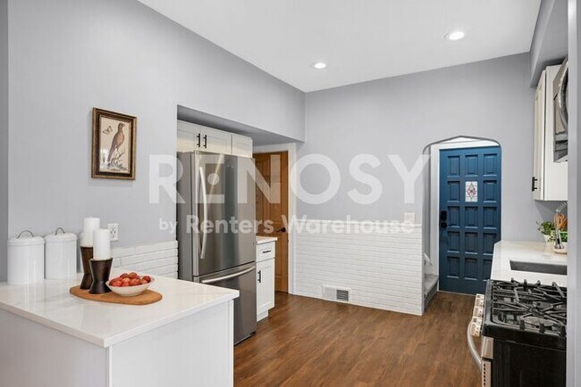 Building Photo - Available July 1st 5 Bedroom 2 Bath Single Family Home in Robbinsdale
