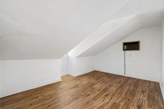 Building Photo - MOVE IN SPECIAL! SCORE HALF OFF 1ST MONTH'...