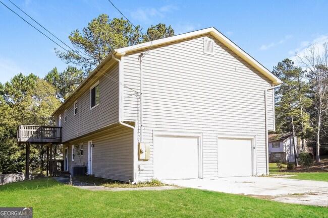 Building Photo - 1235 Julie Ct