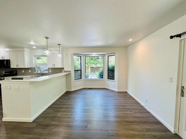 Building Photo - 3bd/2ba Duvall House