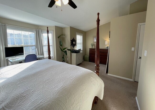 Building Photo - 4085 Waterford Dr