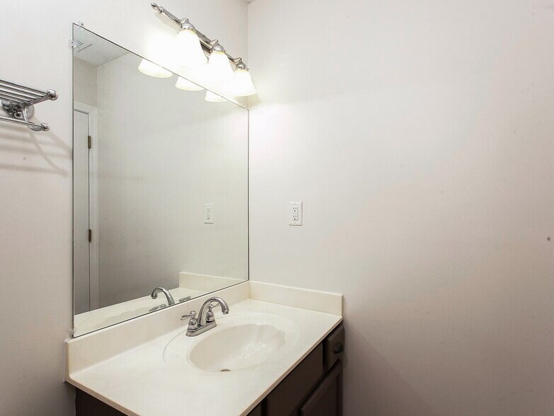 Building Photo - 6883 Showboat Ln