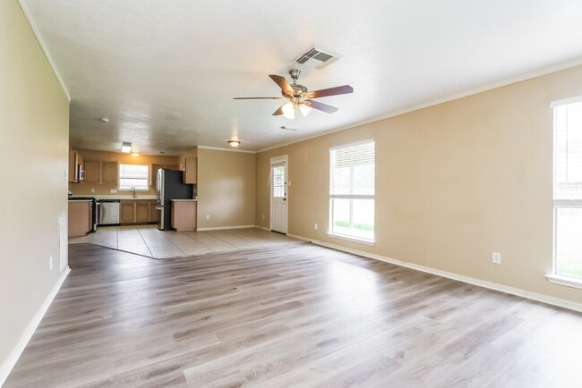 Building Photo - 3015 Cinnamon Glen Dr