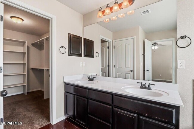 Building Photo - 2047 Dreamlight Pl