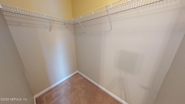 Building Photo - 1009 S Bank Way