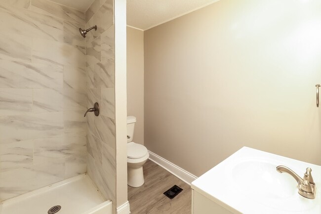 Building Photo - 3810 E 53rd Terrace