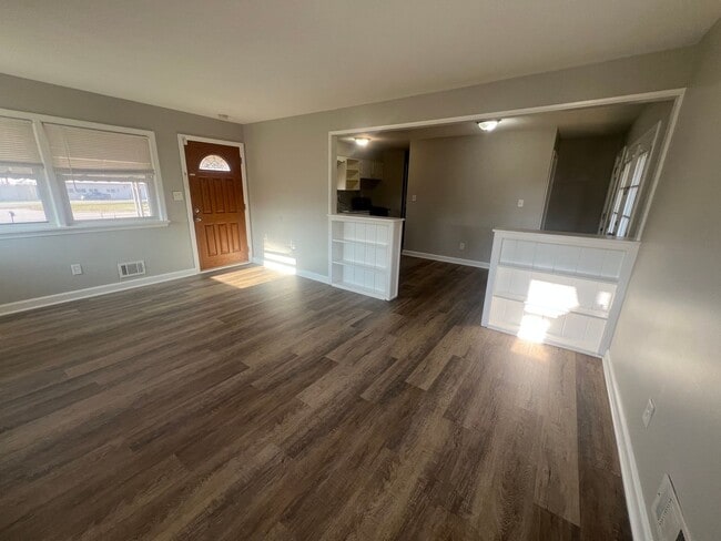 Building Photo - 3 bedroom, 2 bath Ranch with a partially finished basement