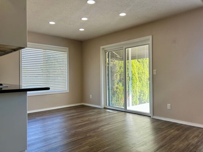 Building Photo - Single Level- Three Bedroom Home