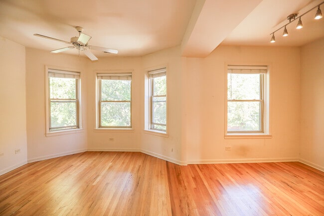 Building Photo - 2315 W School St