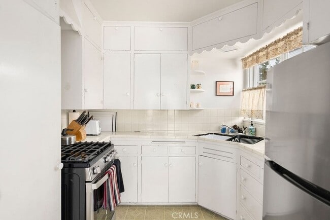 Building Photo - 20 S Portola