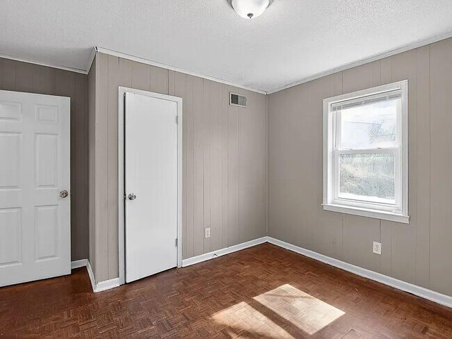 Building Photo - 4118 Westmont Rd