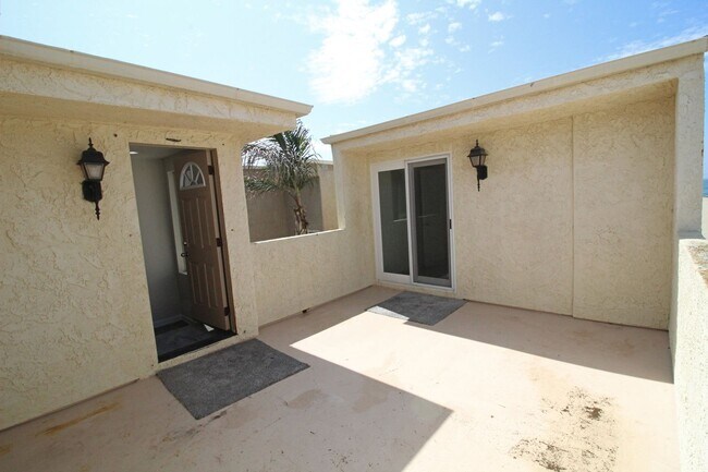 Building Photo - Oceanfront Silverstrand | 4 Bedroom + 3 Ba...