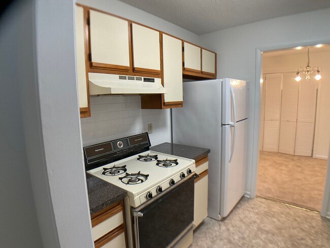 Building Photo - 1 Level 2 Bed, 2 Bath Condo in the heart o...