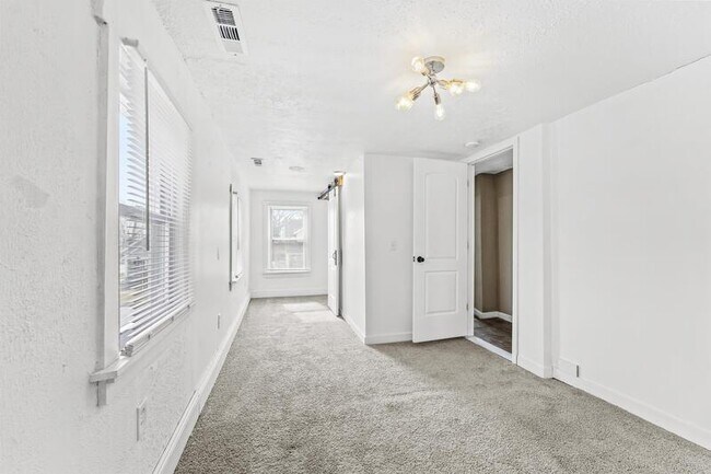 Building Photo - 810 Plum St