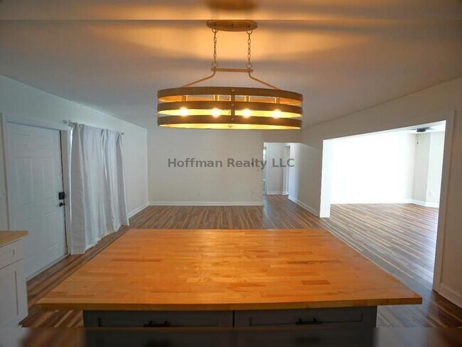 Building Photo - 3-Bedroom Pool Home in St. Pete