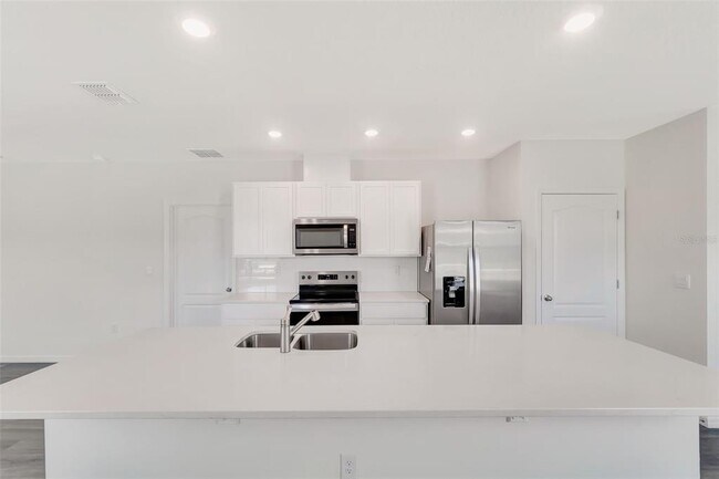 Building Photo - 5879 Galloping Dr
