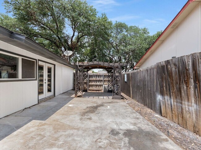 Building Photo - 1824 Arundel Dr