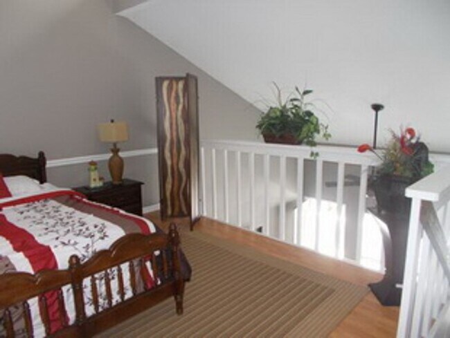 Building Photo - $500 discount on the first month's rent fo...